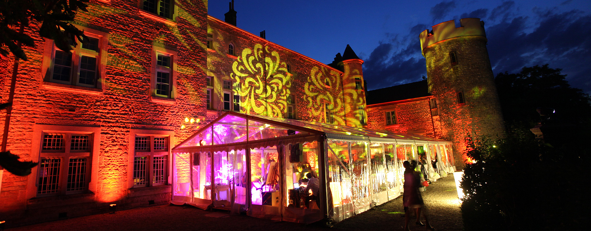 Chapiteau cristal avec ses éclairages d'ambiance 